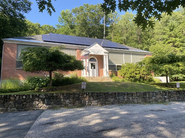 image of the Sandisfield town hall