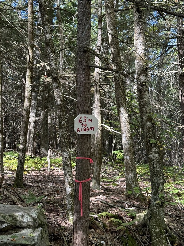 image of a knox trail marker.