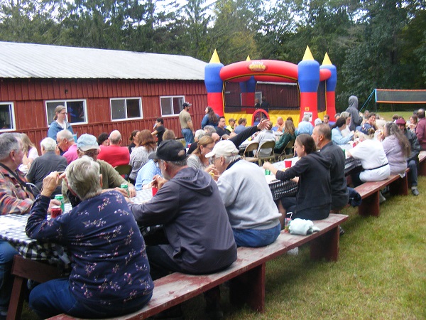 image of the Sandisfield pig roast.