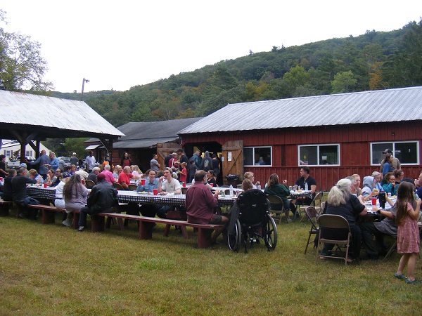 image of the Sandisfield pig roast.
