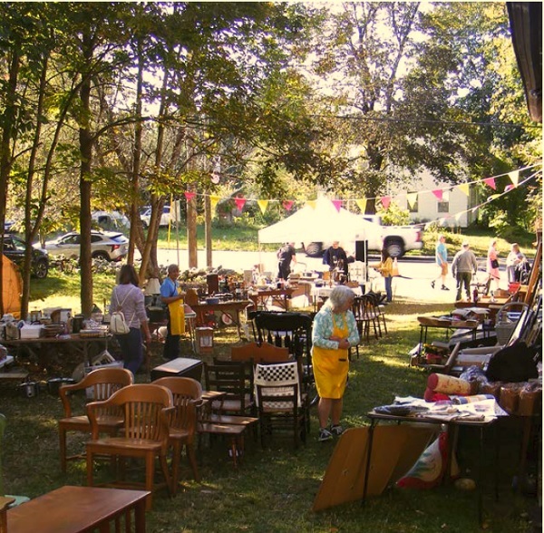 image of the yard sale.