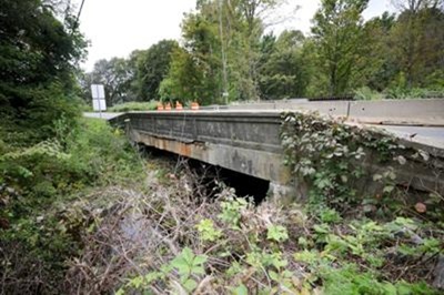 image of the Lee bridge.