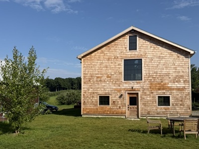 image of the Sandisfield Orchard barn.